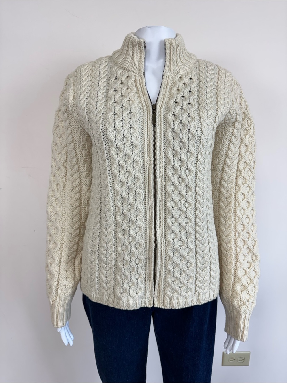 Inis Crafts Irish Aran Cable Knit Fisherman Cardigan Cream Merino Wool Zip Sz M - Picture 3 of 15
